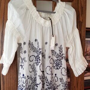 Adorable Navy and Off White Top - True Grit - M